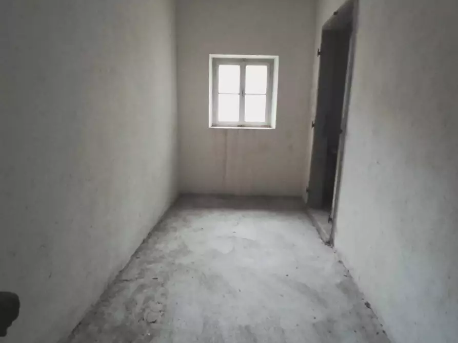 Immagine 2 di Magazzino   in via principale a Campolongo Tapogliano