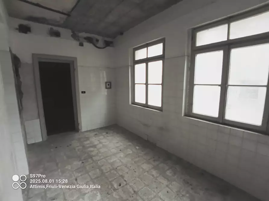 Immagine 8 di Magazzino   in via principale a Campolongo Tapogliano