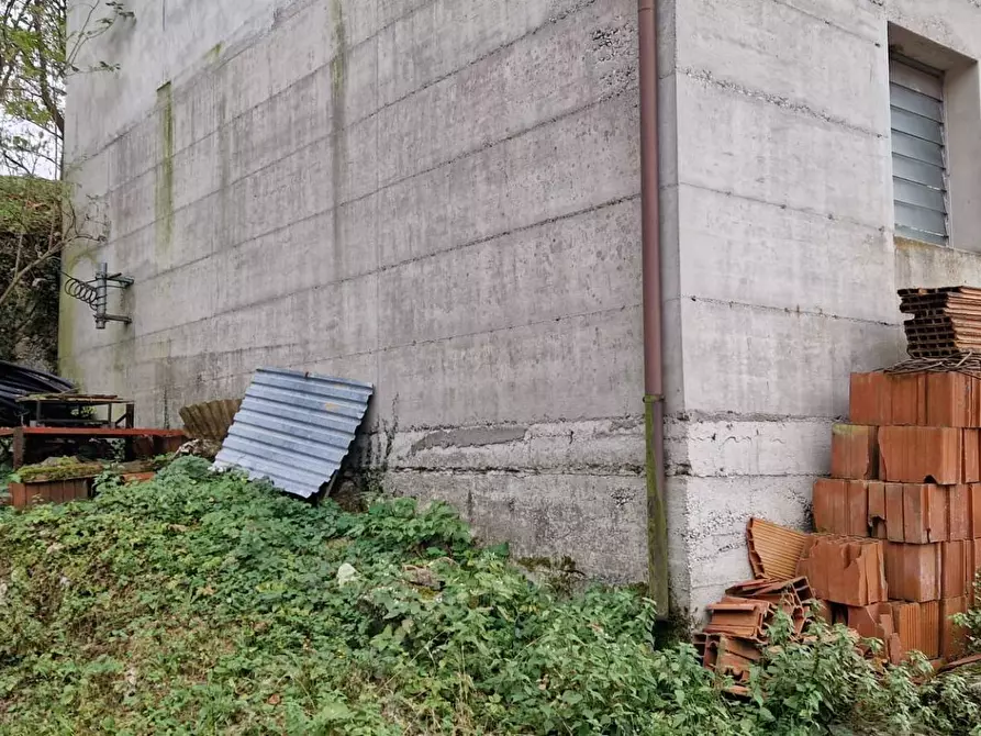 Immagine 4 di Magazzino in vendita  in via useunt a Tarcento