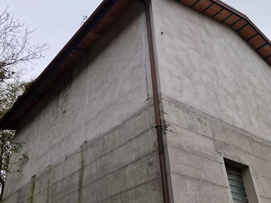 Immagine 2 di Magazzino in vendita  in via useunt a Tarcento