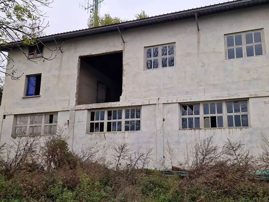 Immagine 1 di Magazzino in vendita  in via useunt a Tarcento