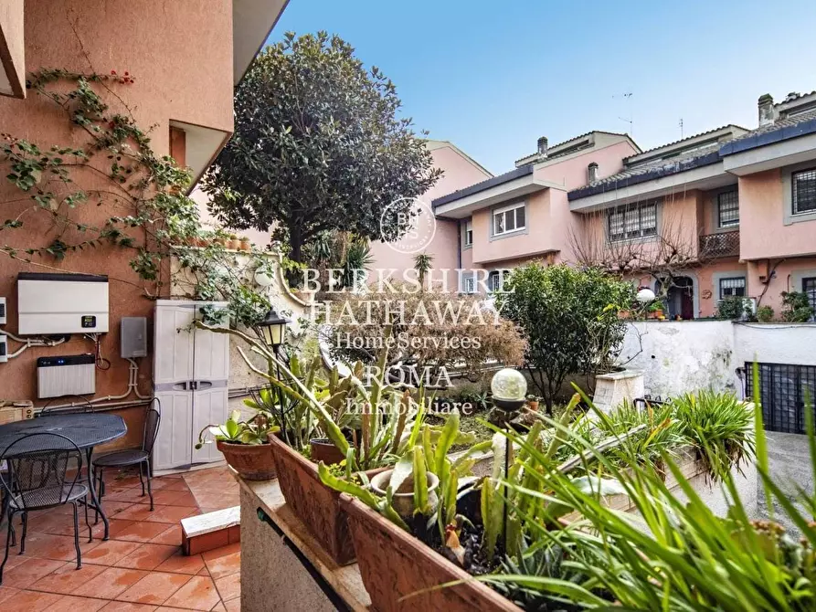 Immagine 30 di Villetta a schiera in vendita  in Vincenzo Arangio Ruiz a Roma