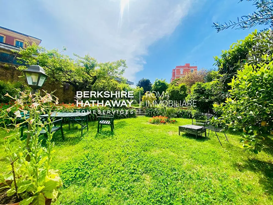 Immagine 6 di Villa in vendita  in delle Isole a Roma