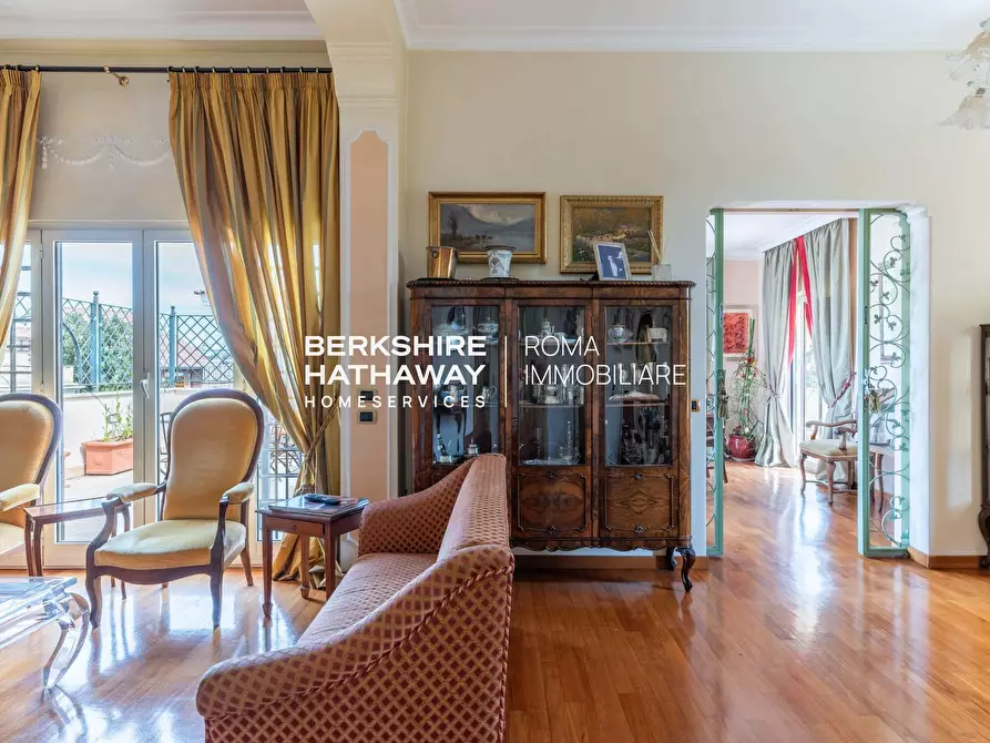 Immagine 12 di Villa in vendita  in delle Isole a Roma