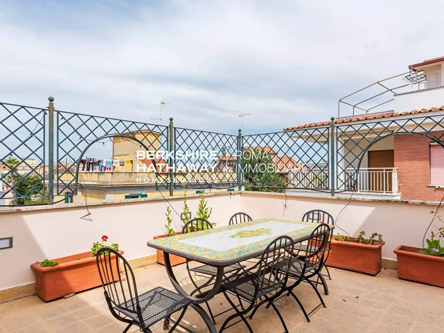 Immagine 16 di Villa in vendita  in delle Isole a Roma