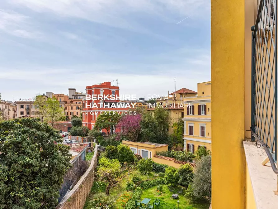 Immagine 18 di Villa in vendita  in delle Isole a Roma