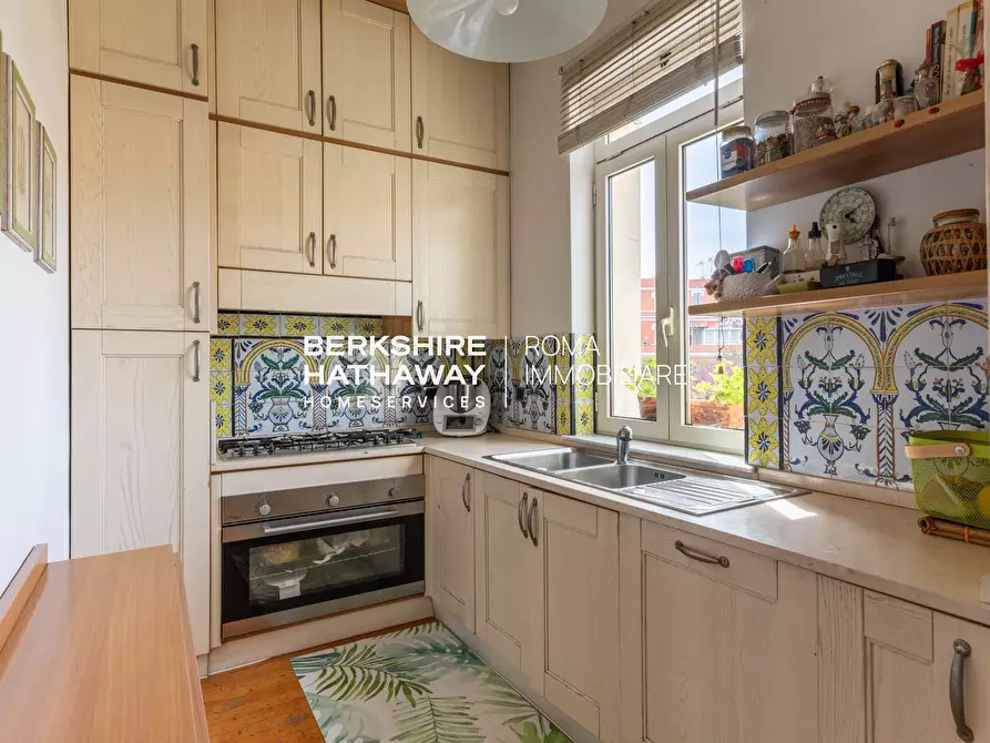 Immagine 19 di Villa in vendita  in delle Isole a Roma