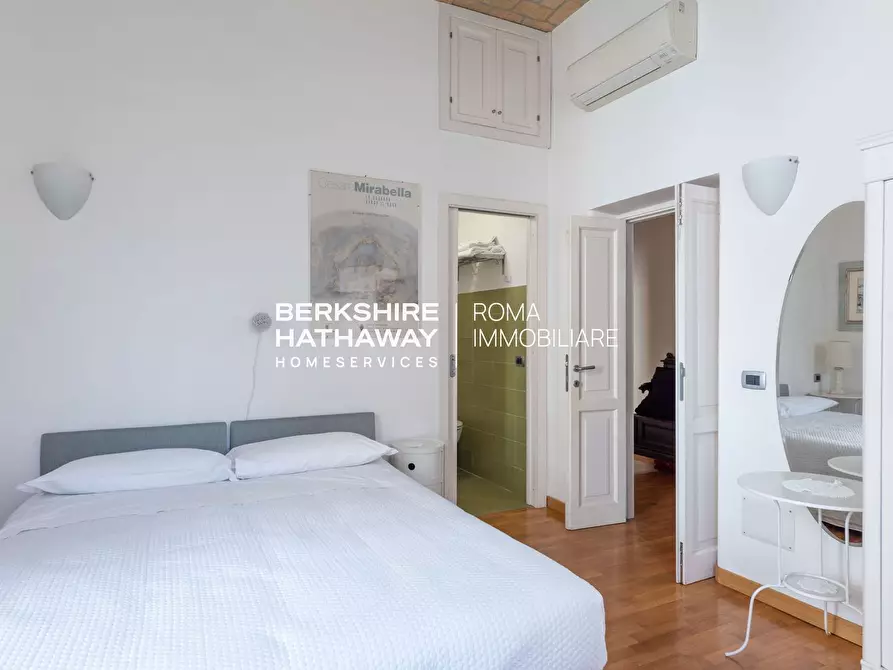 Immagine 28 di Villa in vendita  in delle Isole a Roma