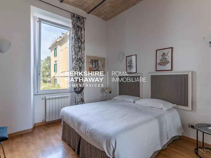 Immagine 29 di Villa in vendita  in delle Isole a Roma