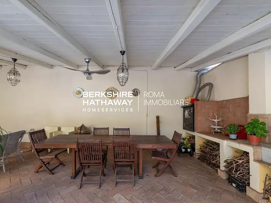 Immagine 37 di Villa in vendita  in delle Isole a Roma