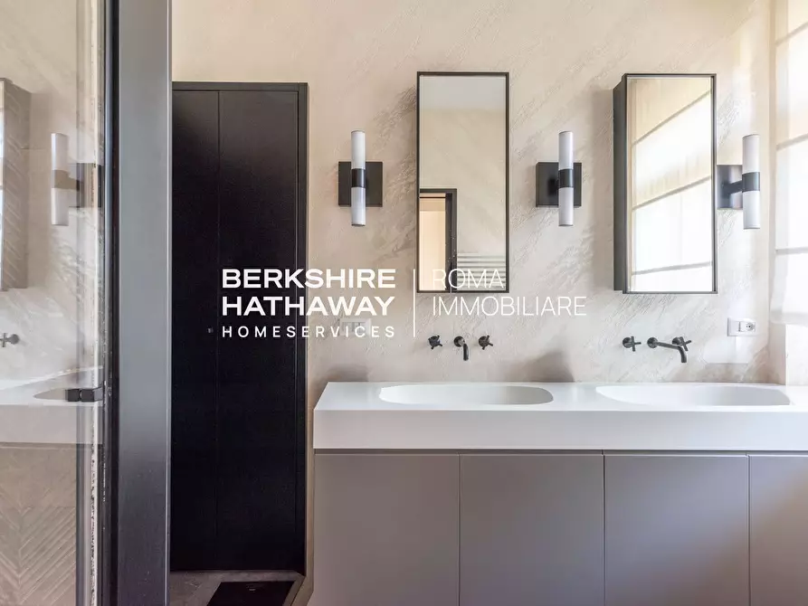 Immagine 33 di Appartamento in vendita  in Adige a Roma