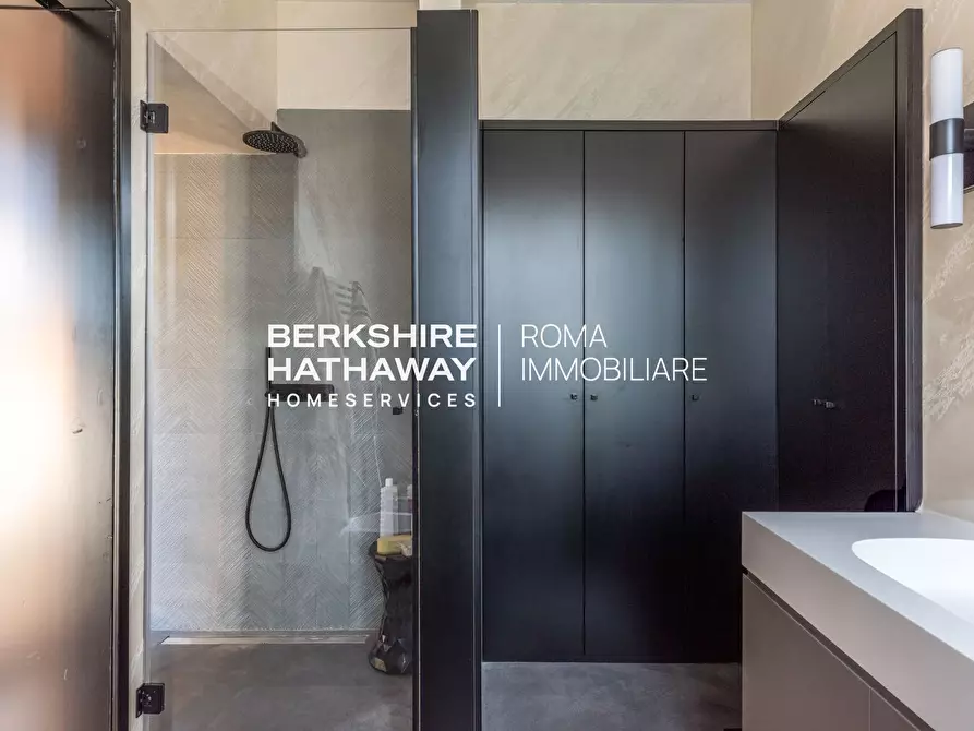 Immagine 34 di Appartamento in vendita  in Adige a Roma