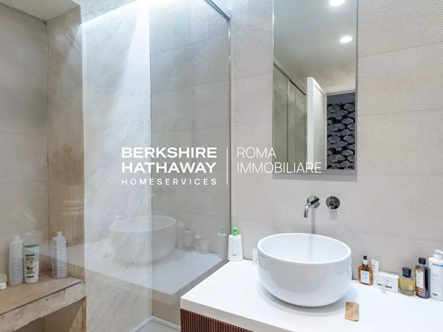 Immagine 42 di Appartamento in vendita  in Adige a Roma