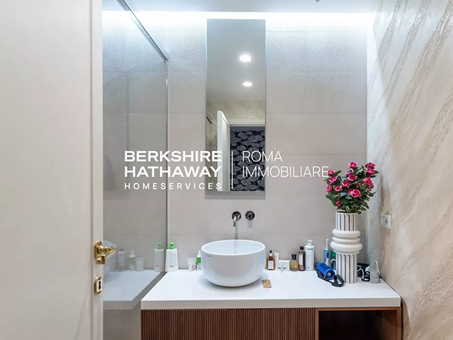 Immagine 41 di Appartamento in vendita  in Adige a Roma