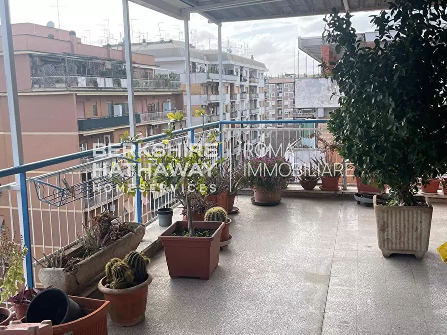 Immagine 7 di Appartamento in vendita  in Via Veroli a Roma