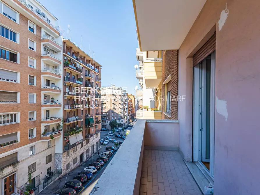 Immagine 9 di Appartamento in vendita  in Via Dessiè a Roma