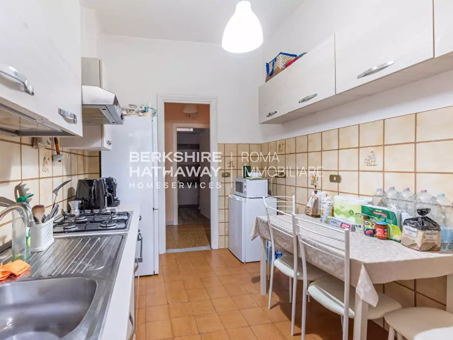 Immagine 11 di Appartamento in vendita  in Via Dessiè a Roma