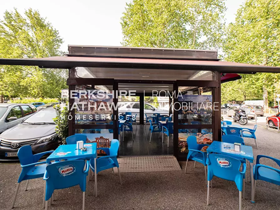 Immagine 5 di Locale commerciale in vendita  in Largo Spartaco 1 a Roma