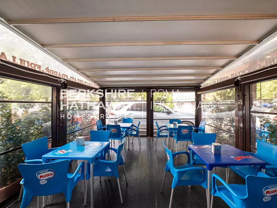 Immagine 6 di Locale commerciale in vendita  in Largo Spartaco 1 a Roma