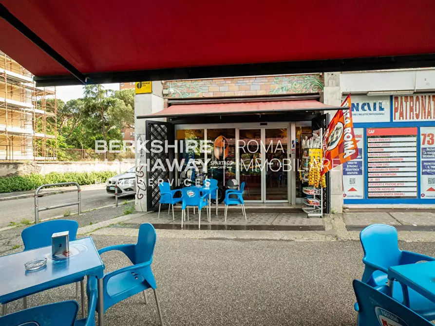 Immagine 8 di Locale commerciale in vendita  in Largo Spartaco 1 a Roma