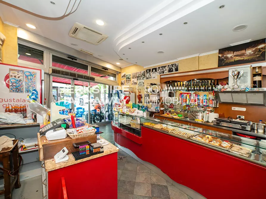 Immagine 12 di Locale commerciale in vendita  in Largo Spartaco 1 a Roma
