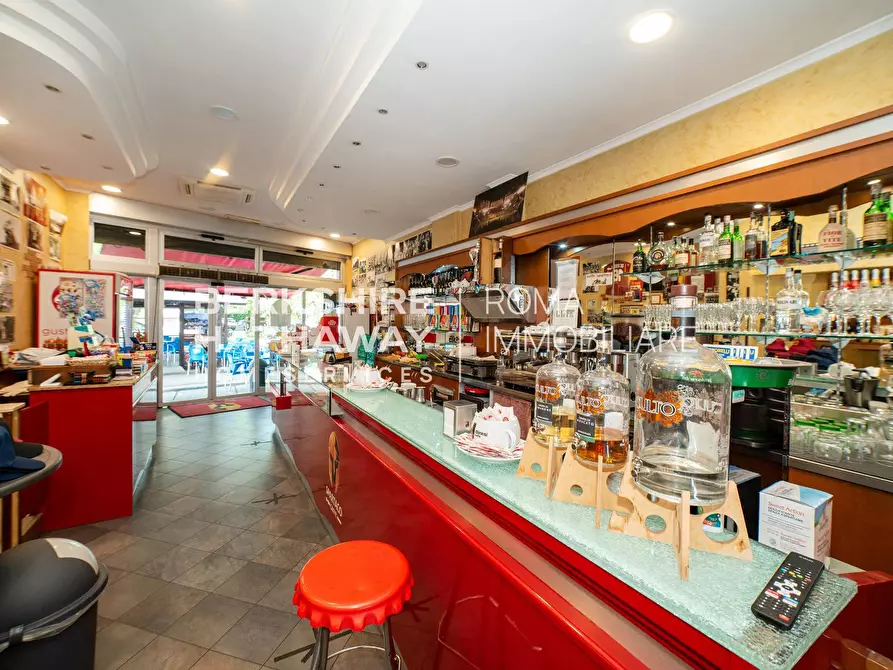 Immagine 14 di Locale commerciale in vendita  in Largo Spartaco 1 a Roma