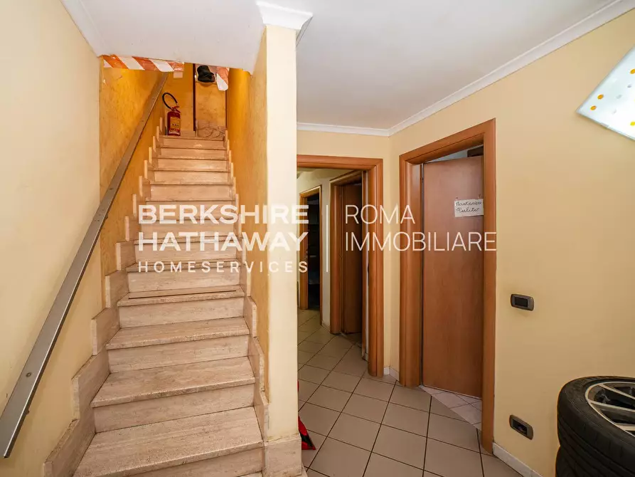 Immagine 19 di Locale commerciale in vendita  in Largo Spartaco 1 a Roma