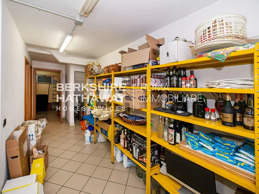 Immagine 28 di Locale commerciale in vendita  in Largo Spartaco 1 a Roma