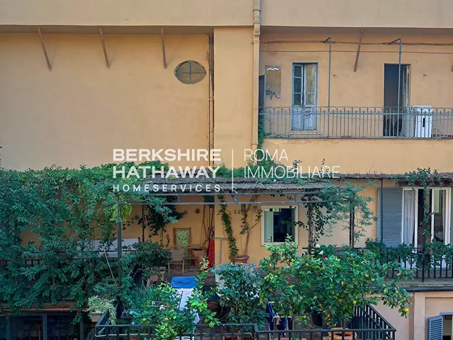 Immagine 16 di Appartamento in vendita  in Via Giulia 1 a Roma