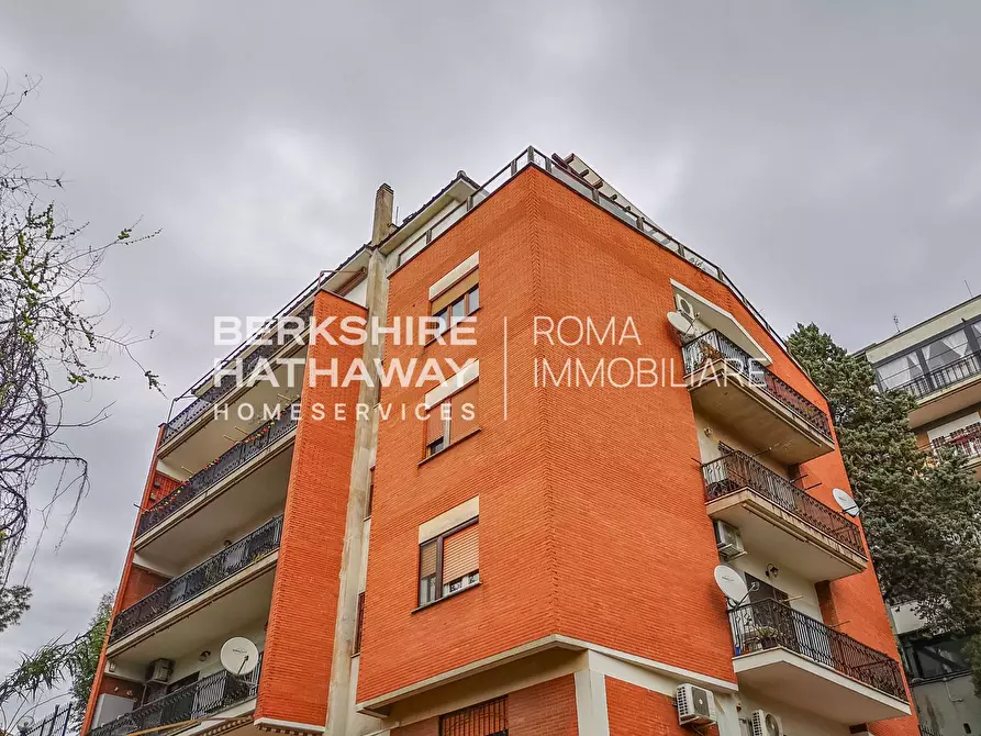 Immagine 2 di Appartamento in vendita  in Via Dante De Blasi 1 a Roma