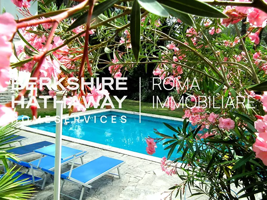 Immagine 2 di Villa in vendita  in Via Alida Valli a Roma