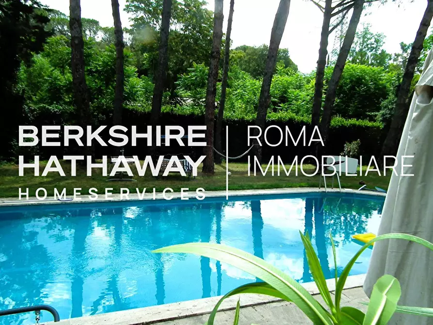 Immagine 3 di Villa in vendita  in Via Alida Valli a Roma