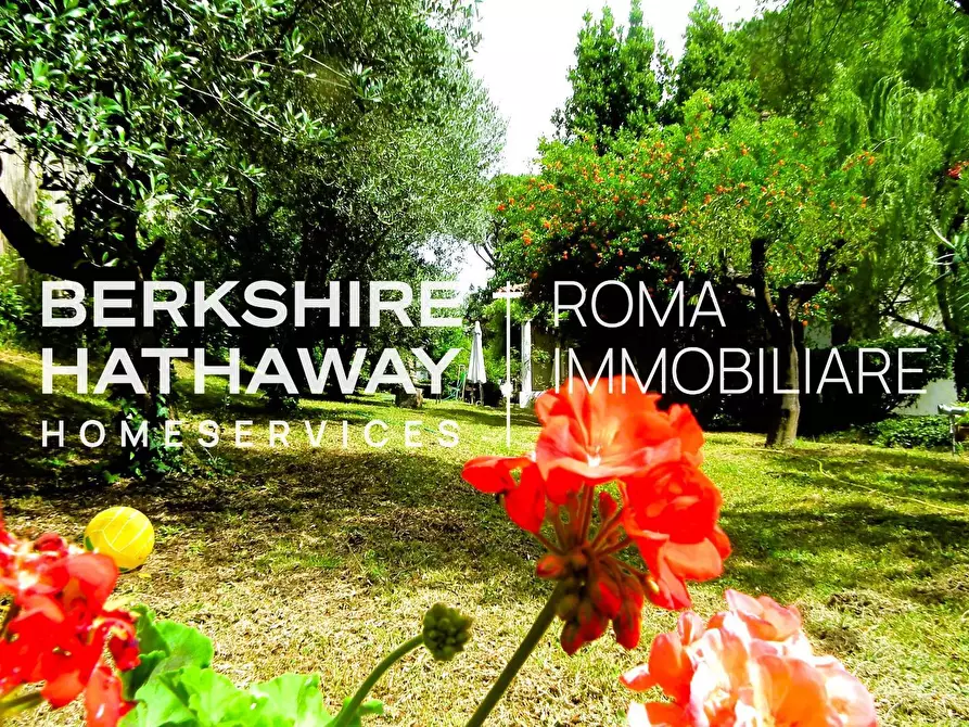 Immagine 6 di Villa in vendita  in Via Alida Valli a Roma