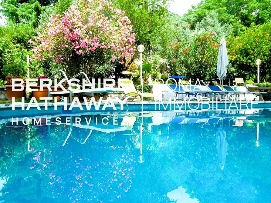 Immagine 14 di Villa in vendita  in Via Alida Valli a Roma