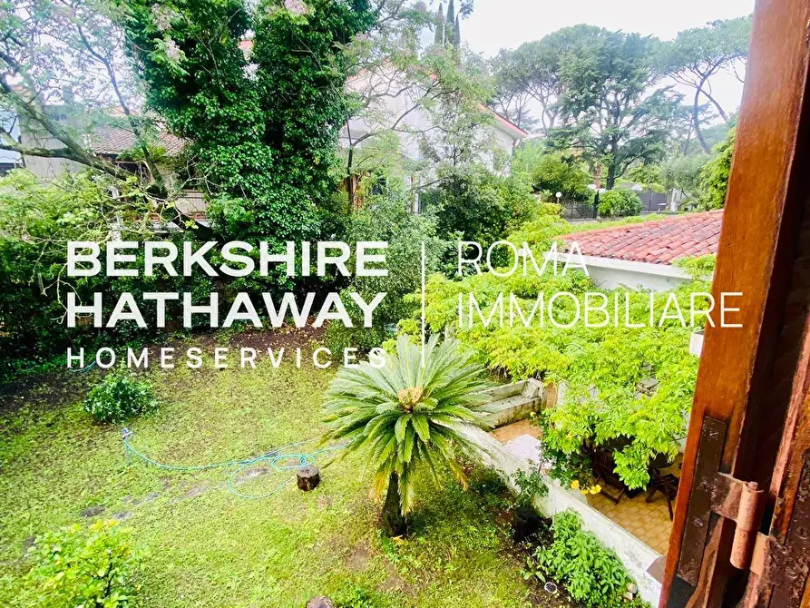 Immagine 29 di Villa in vendita  in Via Alida Valli a Roma