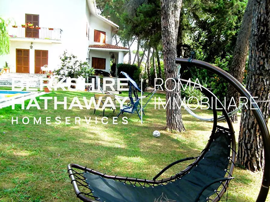 Immagine 46 di Villa in vendita  in Via Alida Valli a Roma