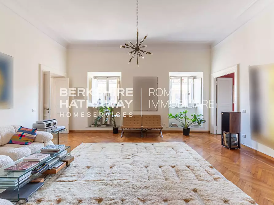 Immagine 2 di Appartamento in vendita  in Piazza Farnese 1 a Roma