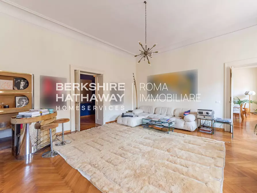 Immagine 3 di Appartamento in vendita  in Piazza Farnese 1 a Roma