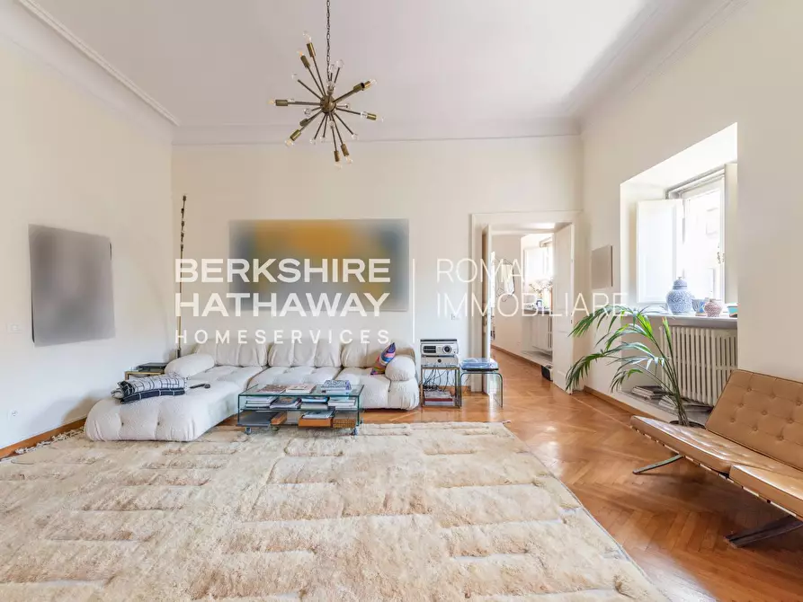 Immagine 4 di Appartamento in vendita  in Piazza Farnese 1 a Roma