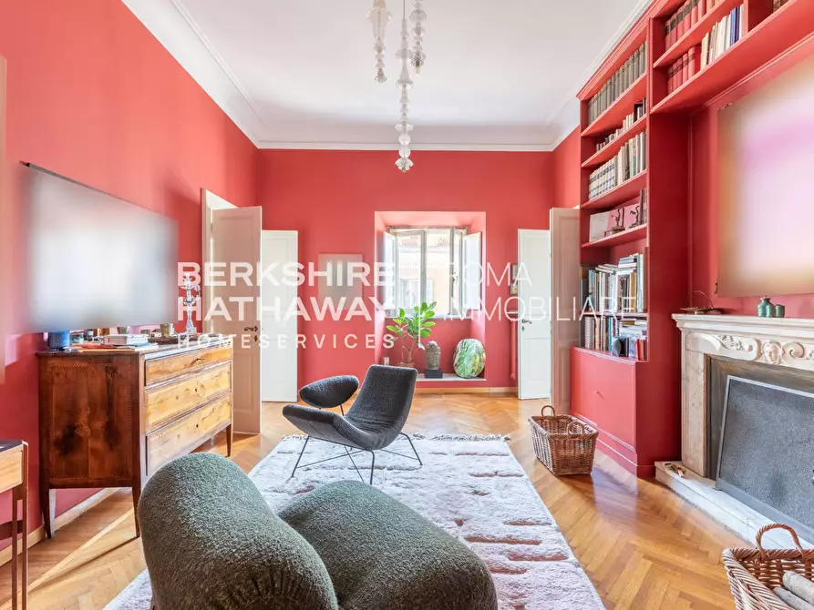 Immagine 5 di Appartamento in vendita  in Piazza Farnese 1 a Roma