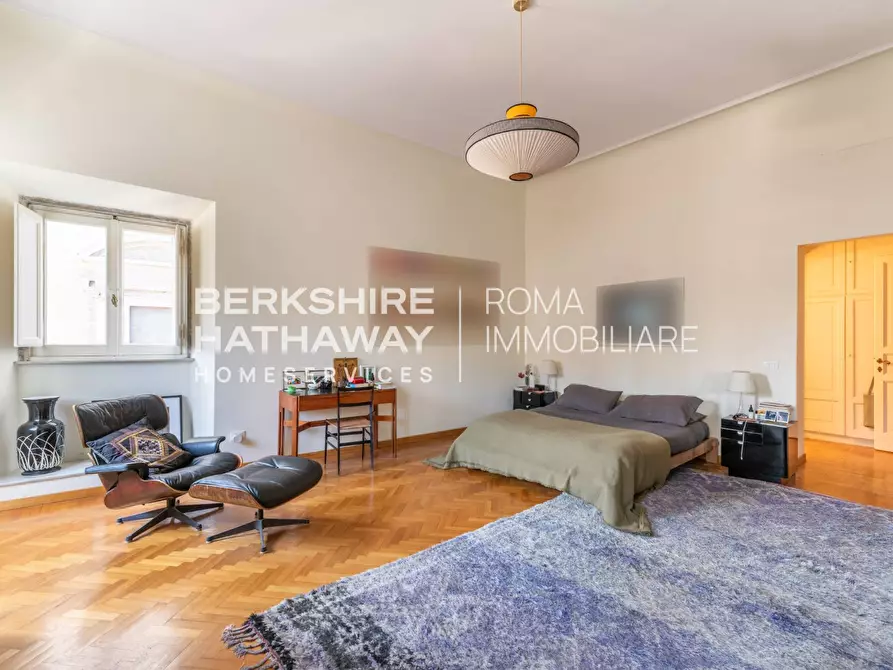 Immagine 9 di Appartamento in vendita  in Piazza Farnese 1 a Roma