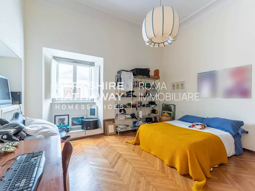 Immagine 11 di Appartamento in vendita  in Piazza Farnese 1 a Roma