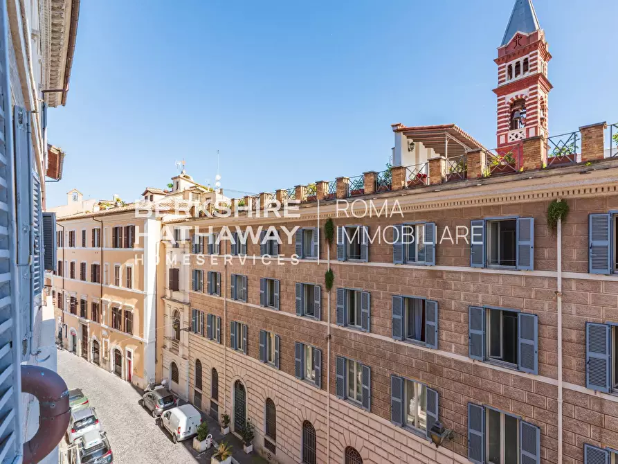 Immagine 17 di Appartamento in vendita  in Piazza Farnese 1 a Roma