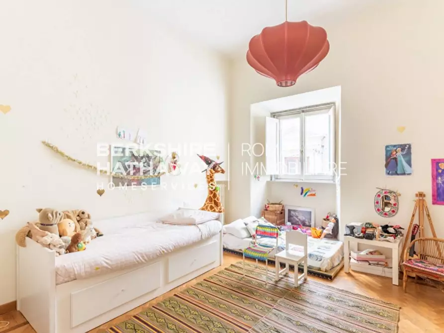 Immagine 14 di Appartamento in vendita  in Piazza Farnese 1 a Roma