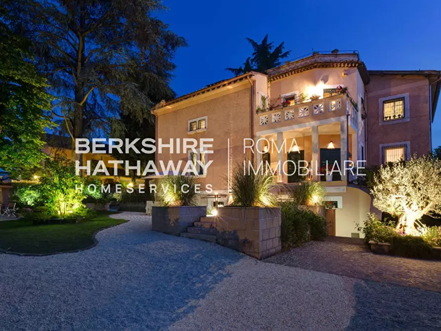 Immagine 4 di Villa in vendita  in Via Appia Antica 1 a Roma