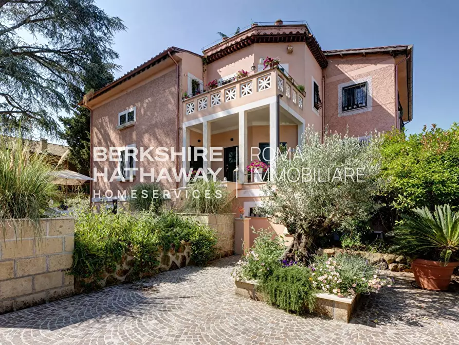 Immagine 8 di Villa in vendita  in Via Appia Antica 1 a Roma