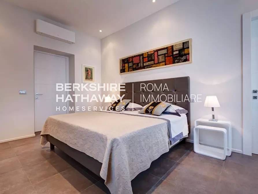 Immagine 24 di Villa in vendita  in Via Appia Antica 1 a Roma