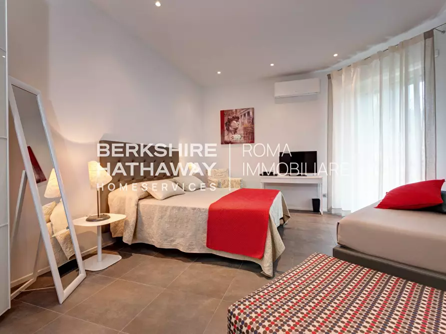 Immagine 25 di Villa in vendita  in Via Appia Antica 1 a Roma