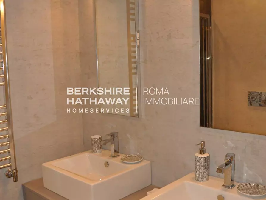 Immagine 31 di Villa in vendita  in Via Appia Antica 1 a Roma