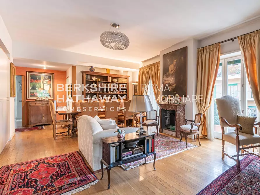 Immagine 2 di Appartamento in vendita  in Via Ugo de Carolis a Roma